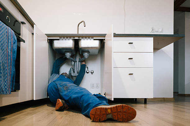 Professional Emergency Plumber technician working in Forreston, IL
